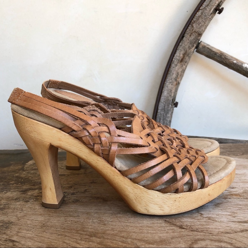 DR SCHOLLs Woven Leather Wood Heel Huarache Brazil